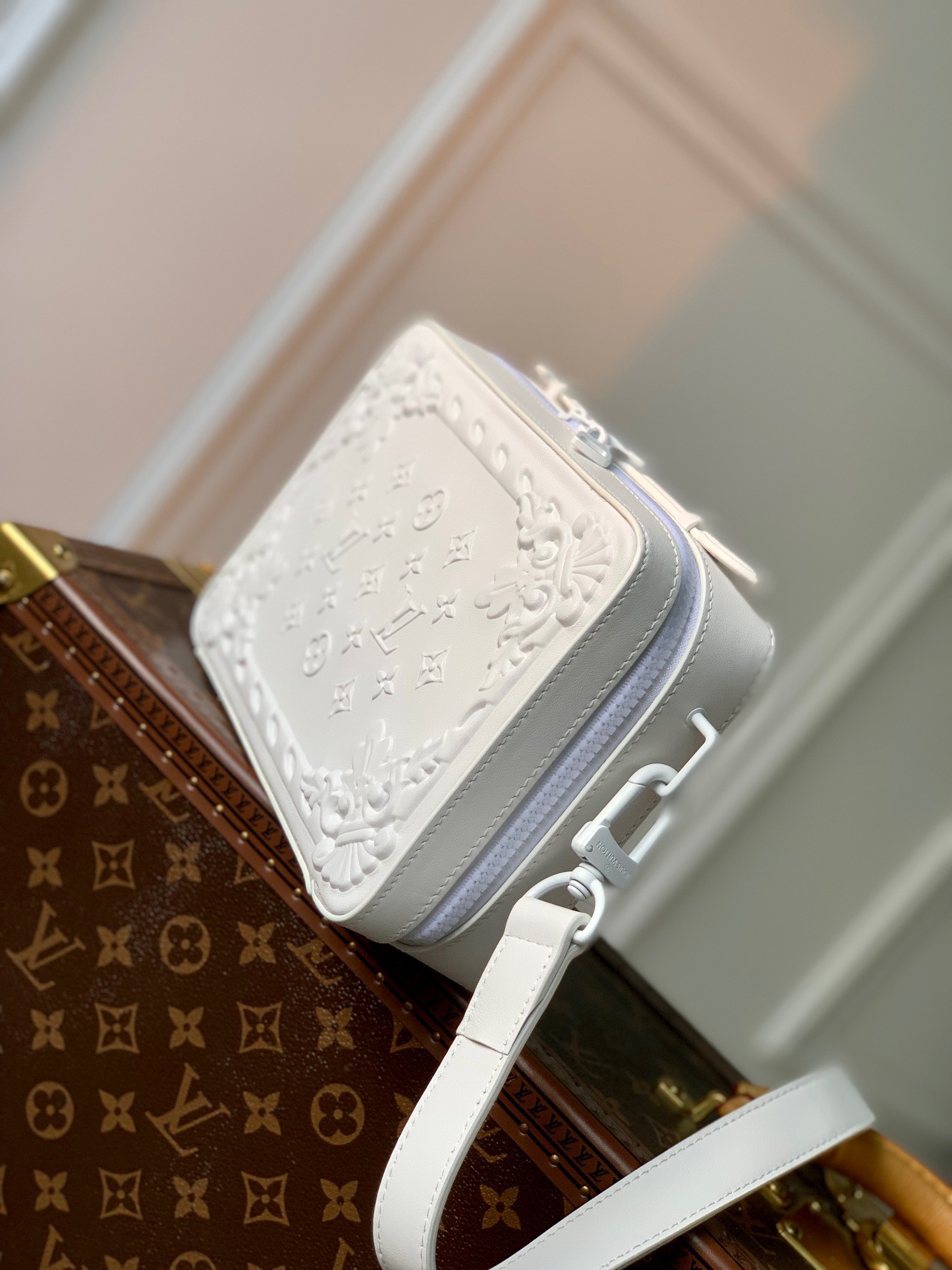 z4385938870607 6f94ea14a6c7ff100296f21ebe45074e - T&uacute;i x&aacute;ch nam Louis Vuitton Si&ecirc;u Cấp TXNLV3204