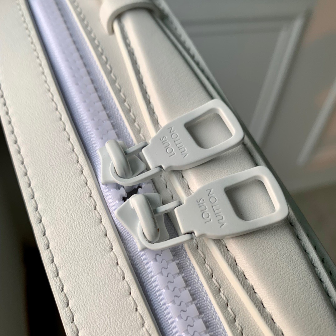 z4385938875236 af752d44f3cabc088c04f4d3c50acead - T&uacute;i x&aacute;ch nam Louis Vuitton Si&ecirc;u Cấp TXNLV3204