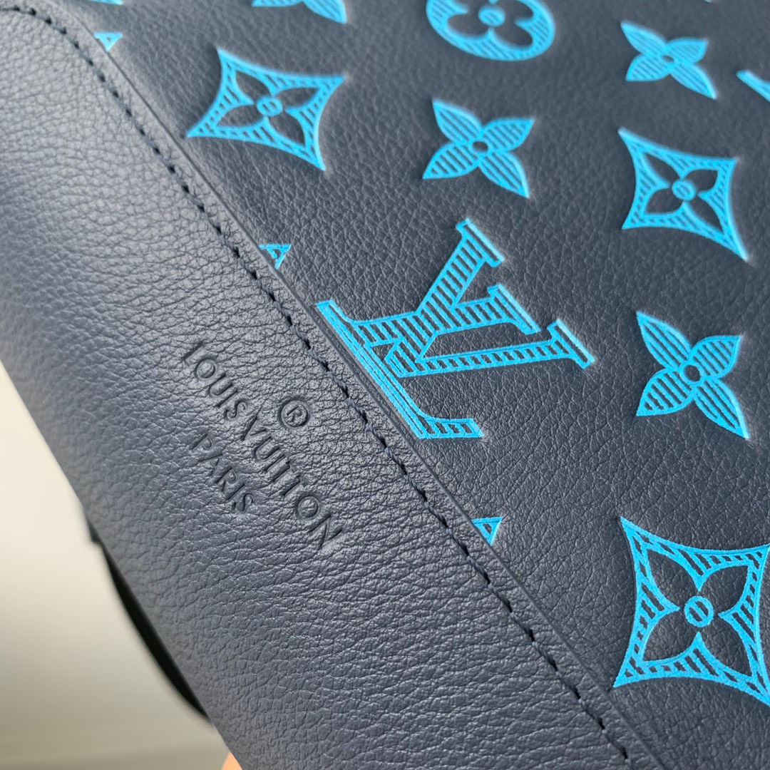 z4420420419337 f6829875404a9b1f51c203aa4c515444 - T&uacute;i x&aacute;ch nam Louis Vuitton Si&ecirc;u Cấp TXNLV3215