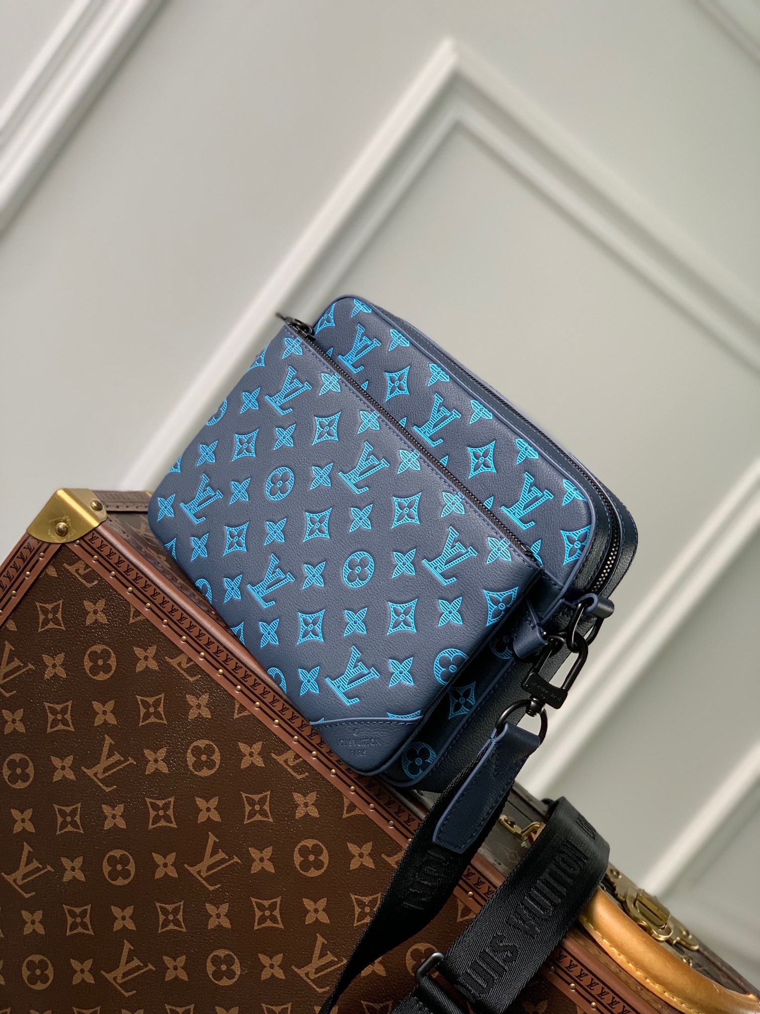 z4420420830077 306e460e5c8ca9d7b60a51022d5defb9 - T&uacute;i x&aacute;ch nam Louis Vuitton Si&ecirc;u Cấp TXNLV3216