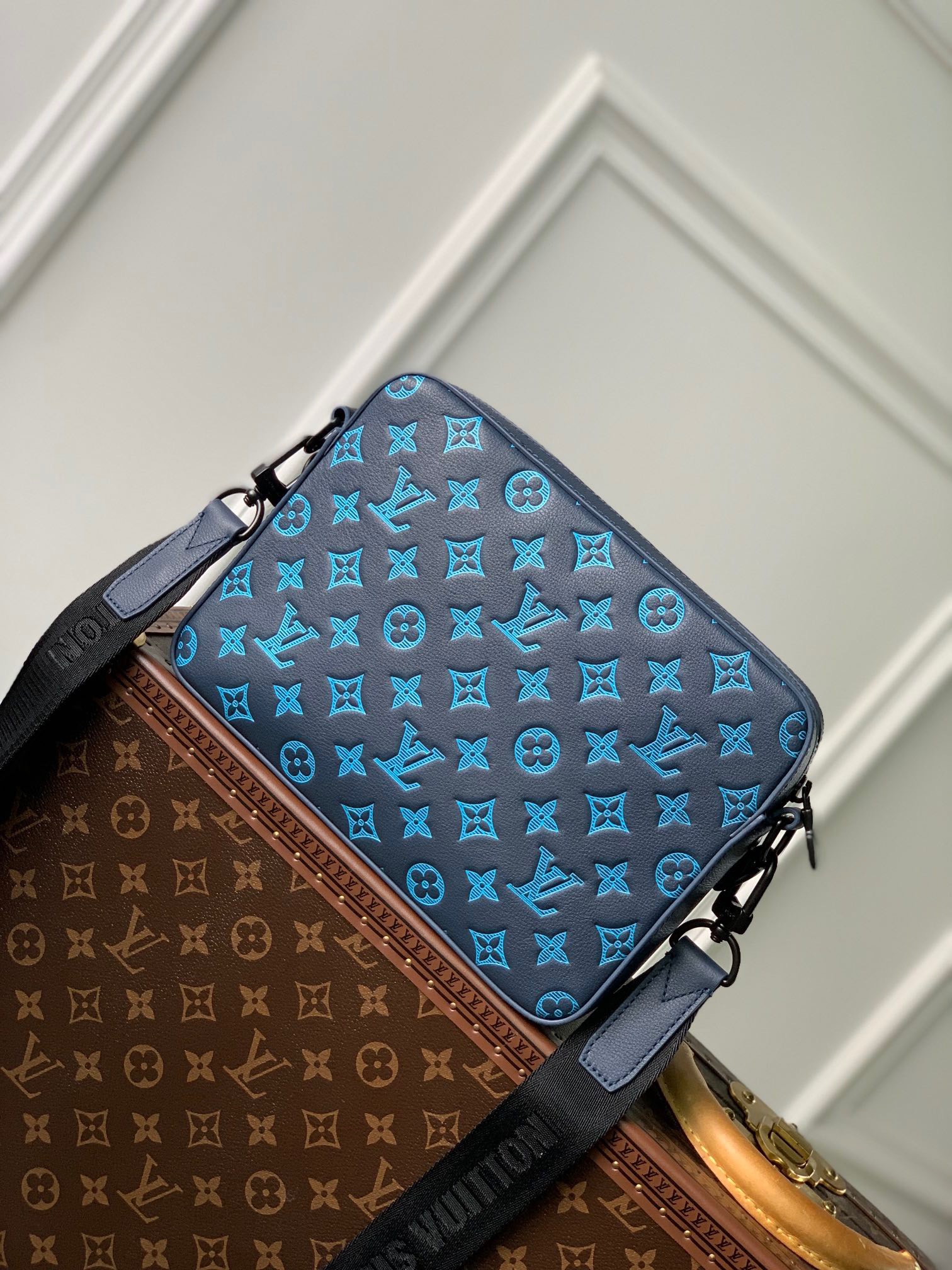 z4420420834798 3ac8dd6c426e280d02858a45d9d985ac - T&uacute;i x&aacute;ch nam Louis Vuitton Si&ecirc;u Cấp TXNLV3216