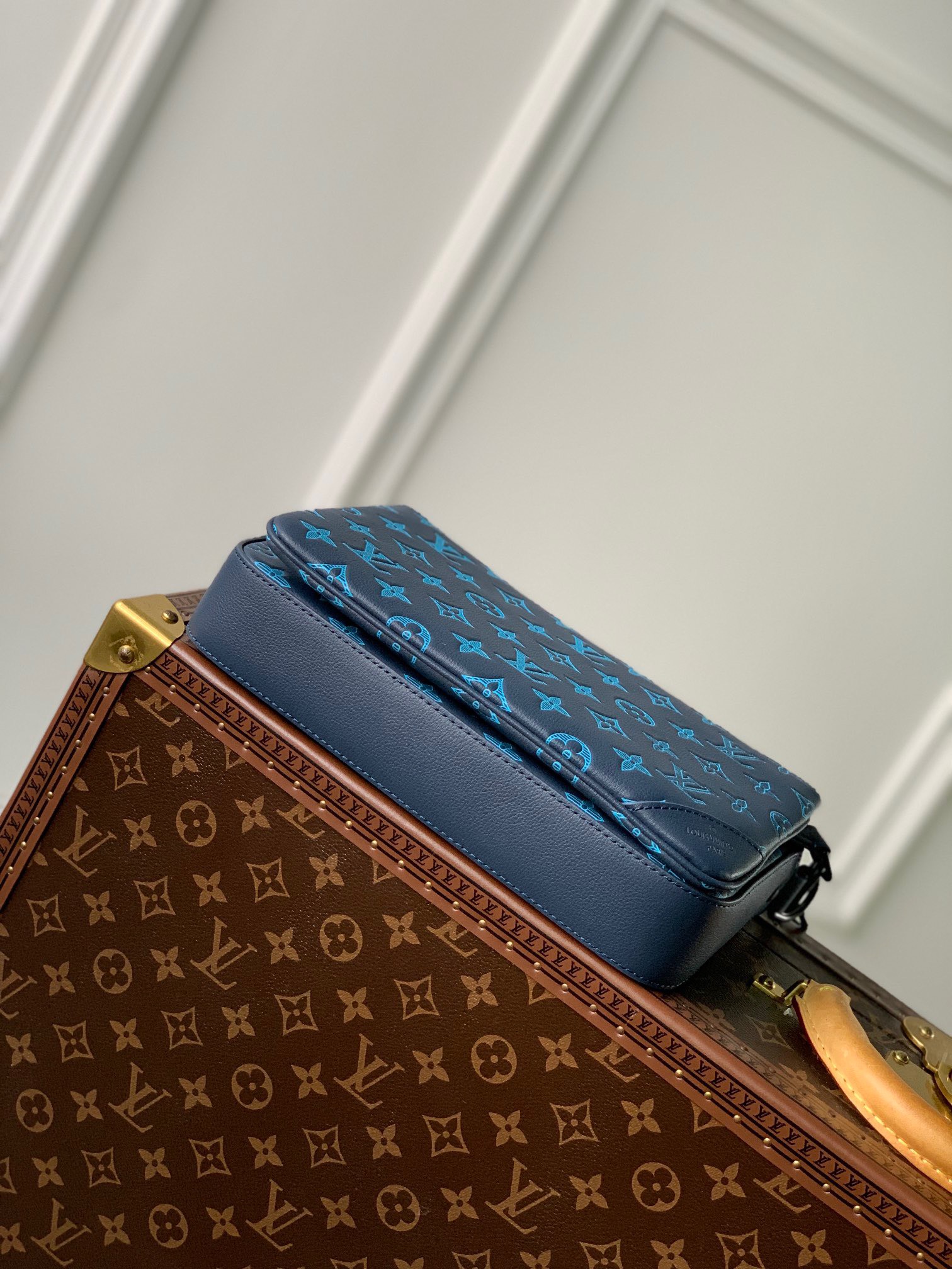 z4420420836555 5006089a5e1ba3d87cedfa6cf9f03370 - T&uacute;i x&aacute;ch nam Louis Vuitton Si&ecirc;u Cấp TXNLV3216