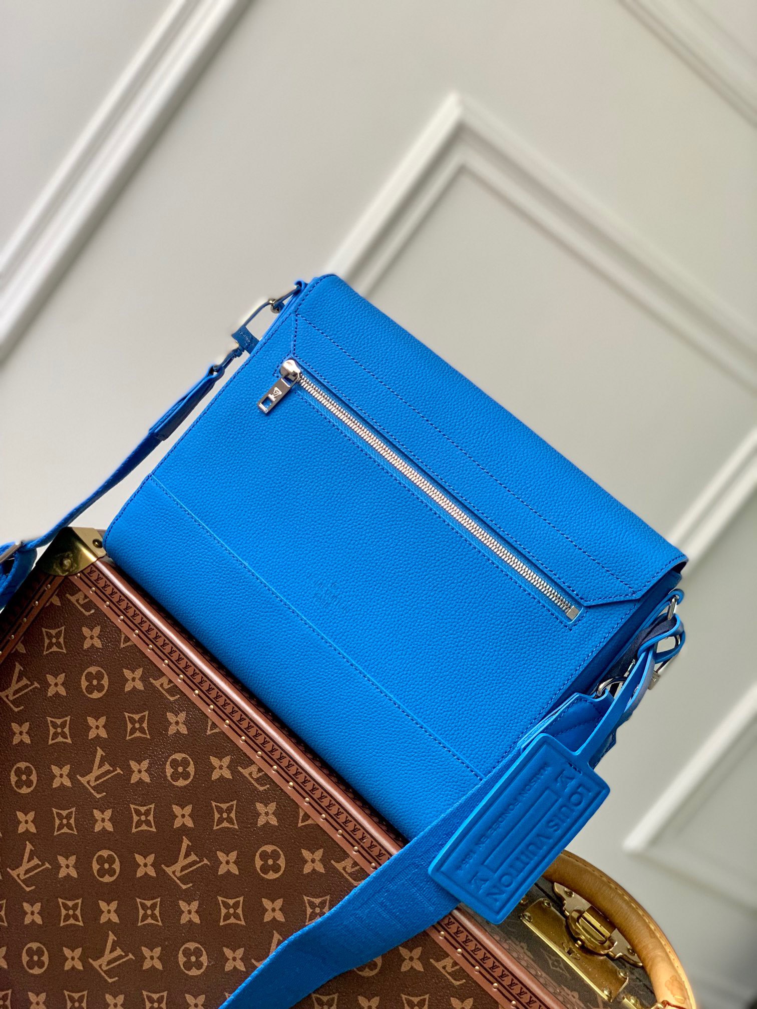 z4483950587093 92b5a0e9be124c8cb4579d543759a25f - T&uacute;i x&aacute;ch nam Louis Vuitton Si&ecirc;u Cấp TXNLV3240