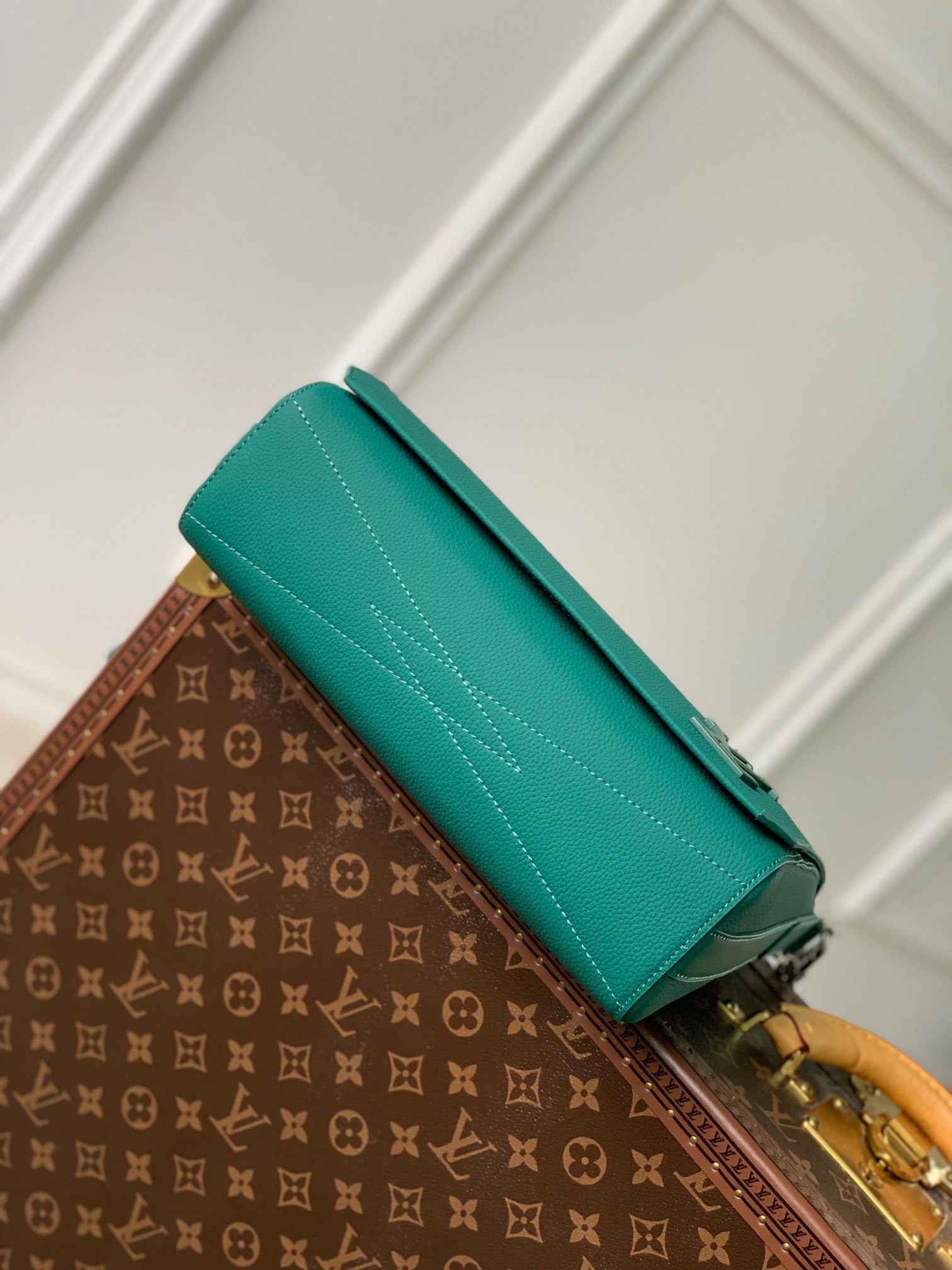 z4483951001492 e7184330a543910b0fc9b835eb304911 - T&uacute;i x&aacute;ch nam Louis Vuitton Si&ecirc;u Cấp TXNLV3241