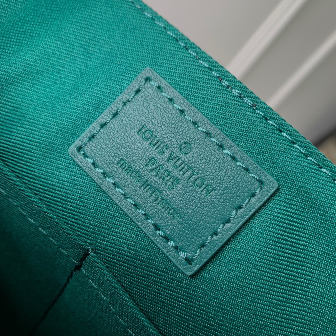 z4483951019188 4521deaaaafc2a75543b927c62fc2770 - T&uacute;i x&aacute;ch nam Louis Vuitton Si&ecirc;u Cấp TXNLV3241