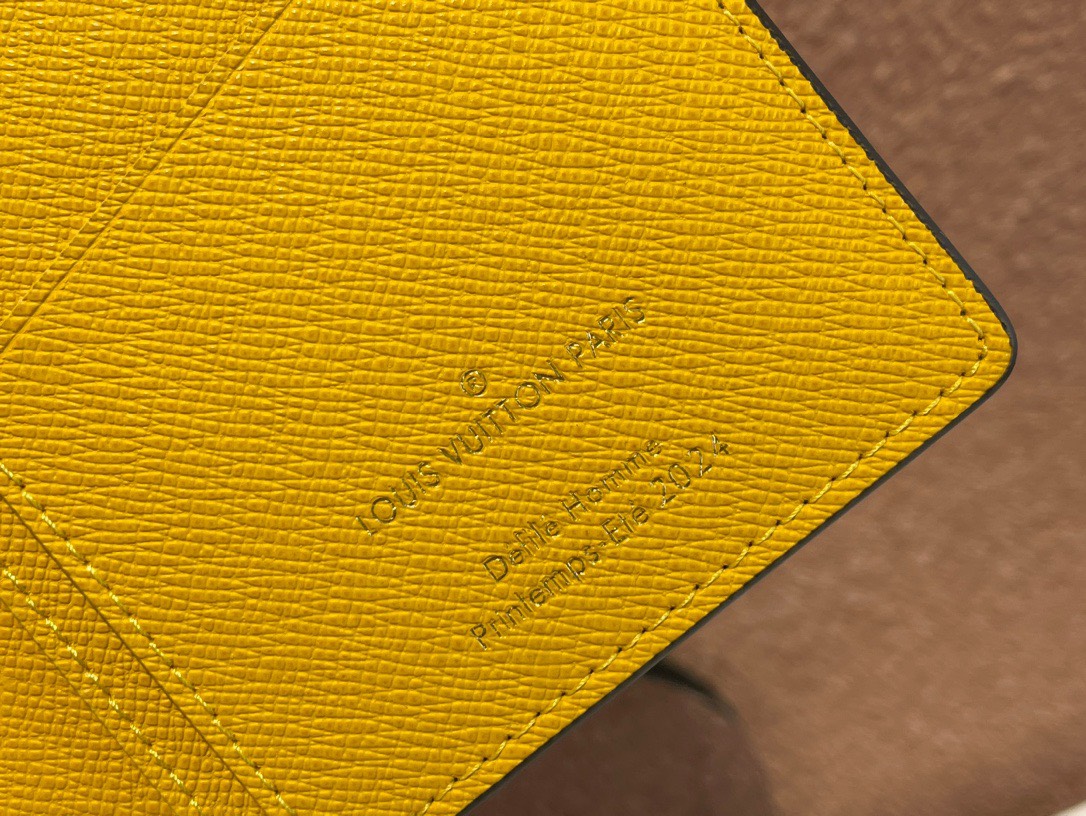 z4951125178039 87daa9d8aecc9f629b903268afda8333 - V&iacute; nam Louis Vuitton Si&ecirc;u Cấp TXNLV3348