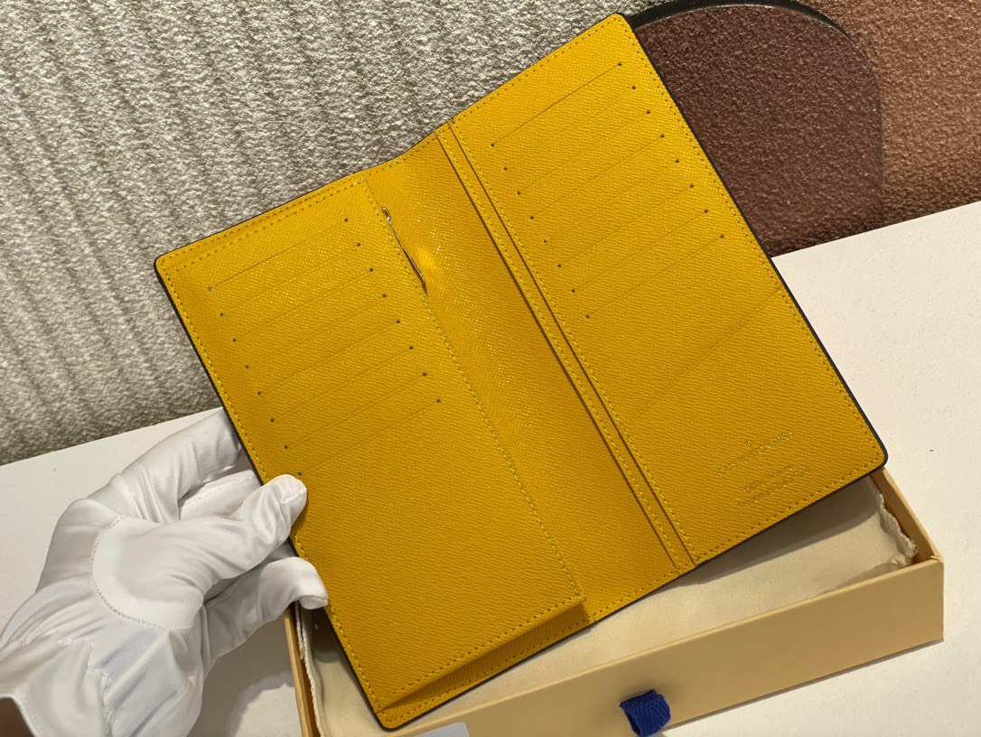 z4951125179035 0b7120b5baaecbf8f10716c59c847f2a - V&iacute; nam Louis Vuitton Si&ecirc;u Cấp TXNLV3348