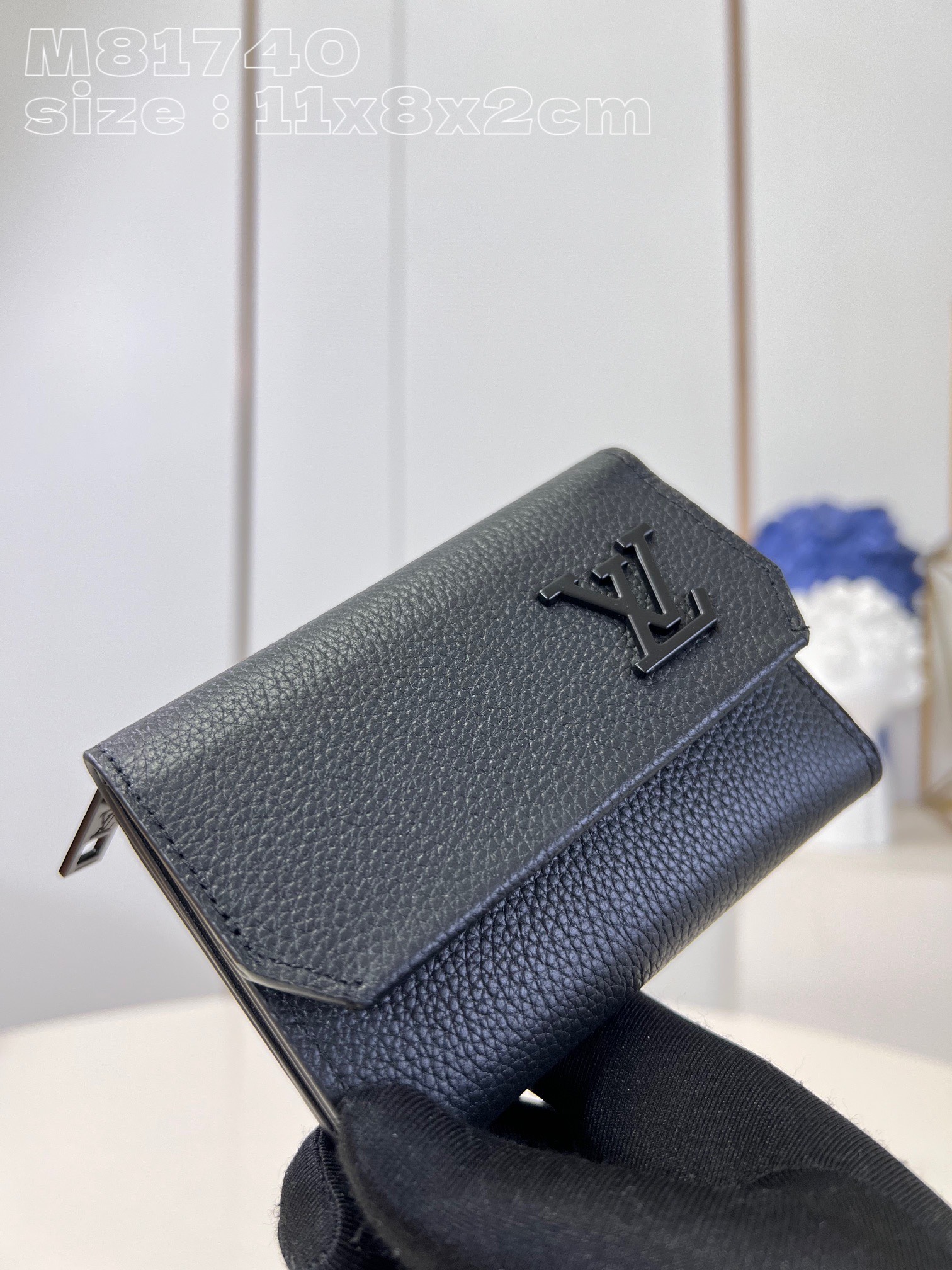 z5060891547492 16f5d8abfdb22384938e0245328f1c39 - V&iacute; nam Louis Vuitton Si&ecirc;u Cấp TXNLV3373