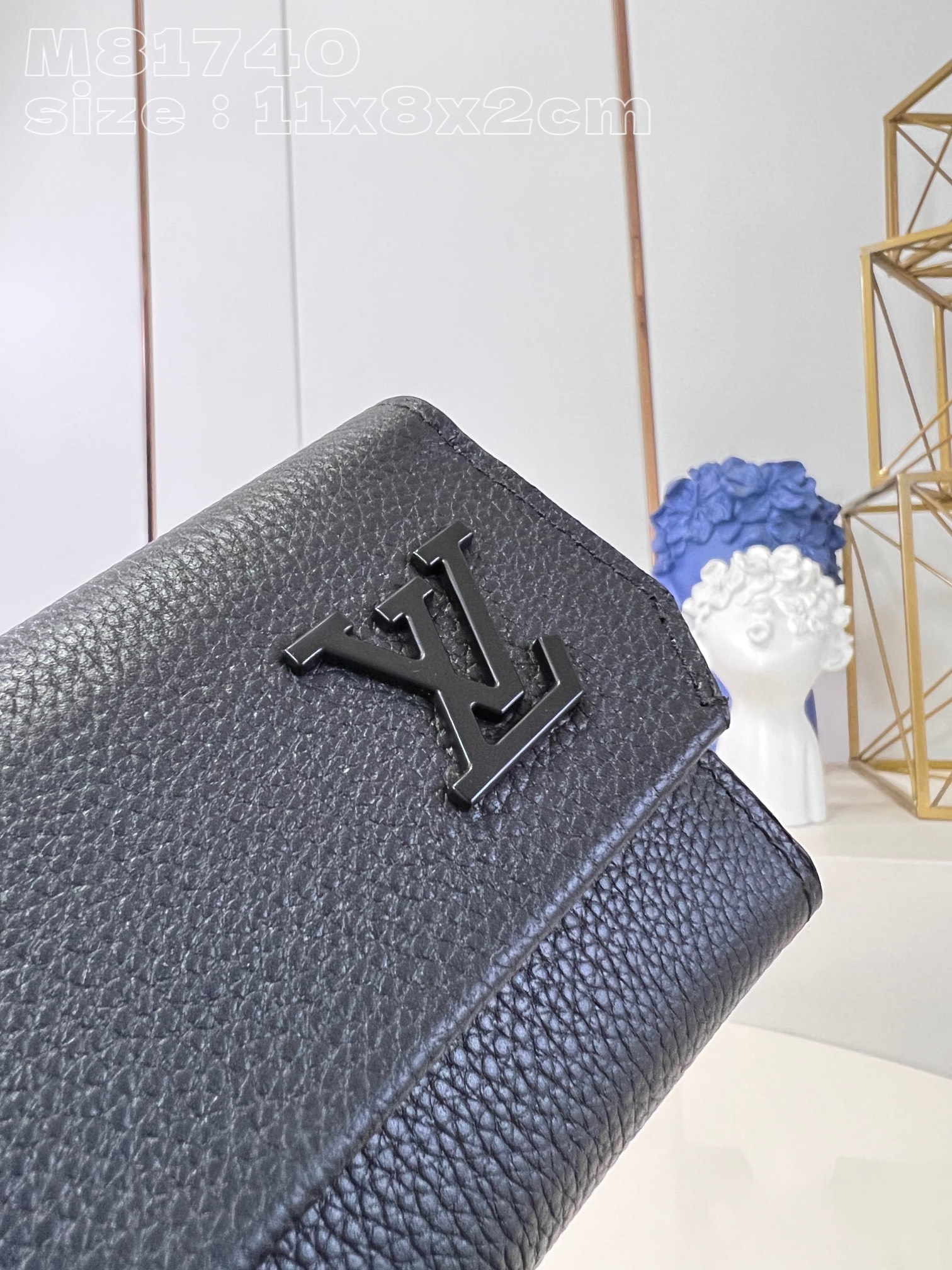 z5060891558447 81bb33eb4e475f0635e610fd1a0bbc16 - V&iacute; nam Louis Vuitton Si&ecirc;u Cấp TXNLV3373